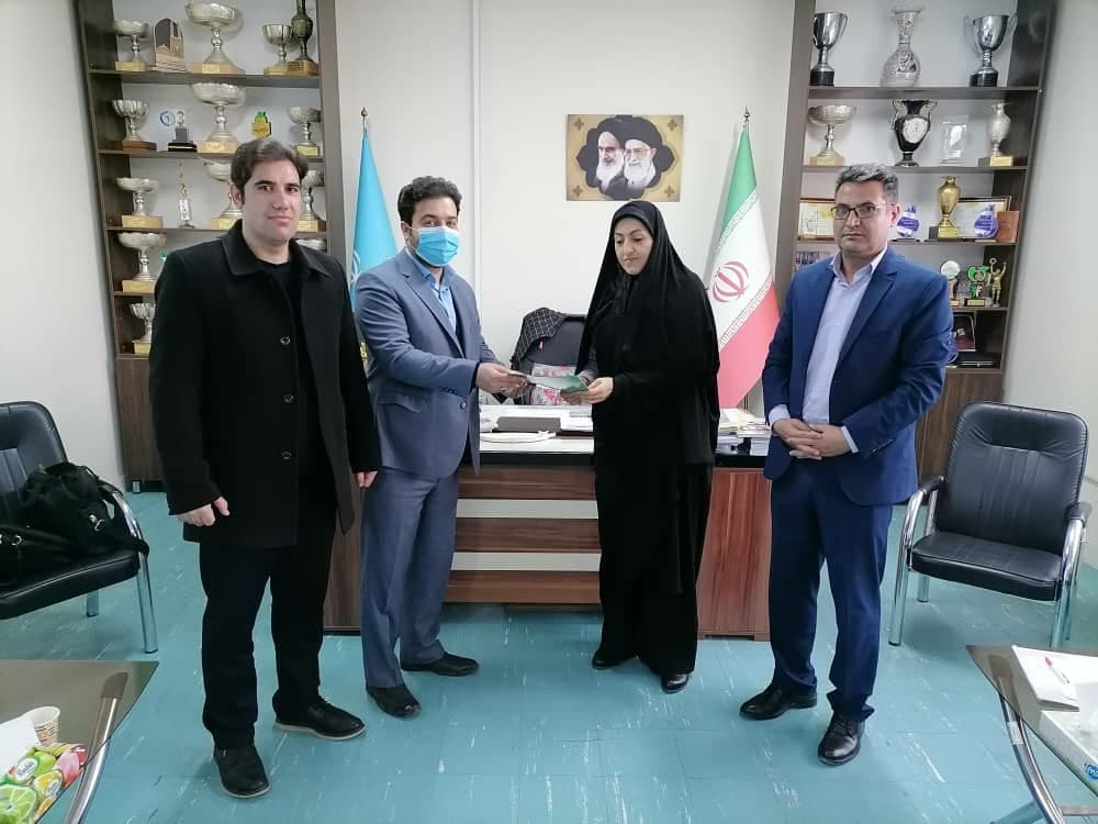 تفاهم نامه احداث چمن مصنوعی دبیرستان هیئت امنایی لقمان مراغه