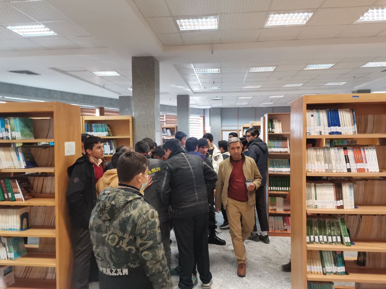 حضور انقلابی دانش آموزان لقمان در راهپیمایی 22 بهمن 1403 و تجدید میثاق با آرمانهای امام راحل و